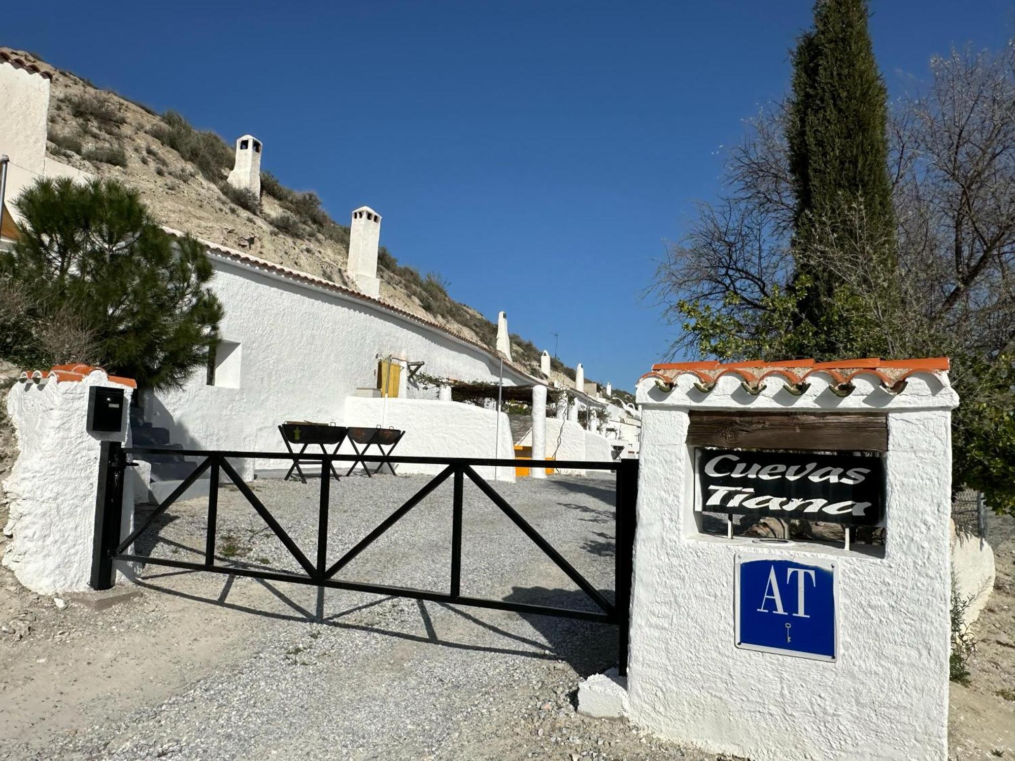 Alojamientos Cuevas Tiana El Aljibete Exterior photo